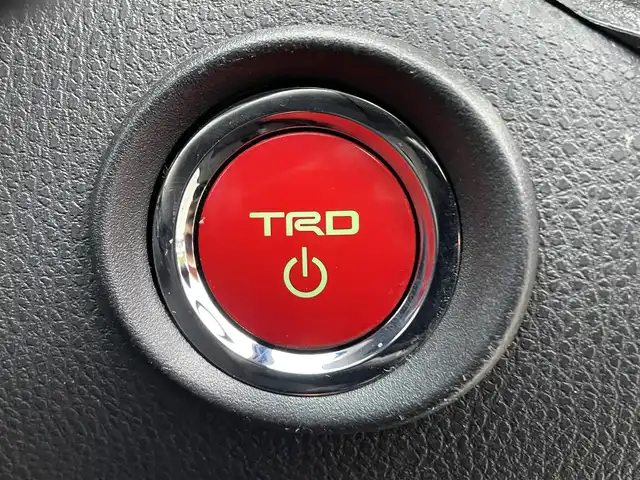 トヨタ Ｃ－ＨＲ G 愛知県 2017(平29)年 8.7万km メタルストリームM TRDフルエアロ車/・イクリプスメモリーナビ/・フルセグテレビ/・CD/DVD再生機能/・ミュージックサーバー(SD録音)/・Bluetooth/USB接続機能/・バックカメラ/・ETC/・ドライブレコーダー/・合成皮革シート/・シートヒーター(運転席・助手席）/・純正18インチアルミホイール/・純正LEDヘッドライト/・オートマチックハイビーム/・衝突軽減ブレーキ/・レーンキープアシスト/・ブラインドスポットモニター/・電動パーキングブレーキ/・ブレーキホールド/・アダプティブクルーズコントロール/・TRDプッシュスタート/・カーメイトドリンクホルダー