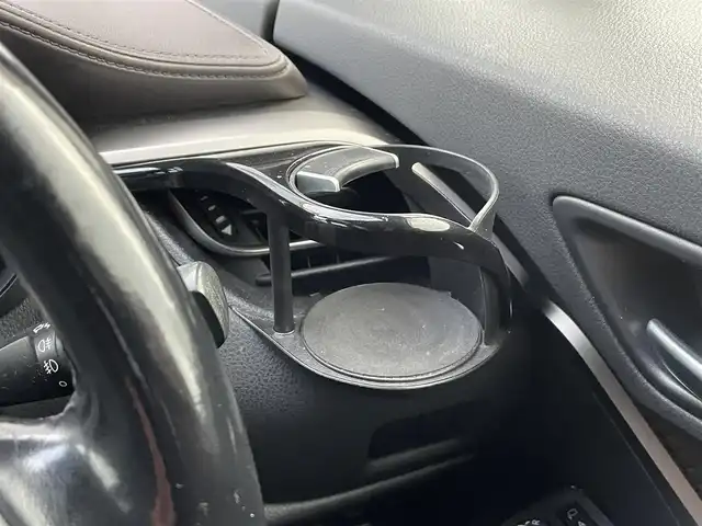 トヨタ Ｃ－ＨＲ G 愛知県 2017(平29)年 8.7万km メタルストリームM TRDフルエアロ車/・イクリプスメモリーナビ/・フルセグテレビ/・CD/DVD再生機能/・ミュージックサーバー(SD録音)/・Bluetooth/USB接続機能/・バックカメラ/・ETC/・ドライブレコーダー/・合成皮革シート/・シートヒーター(運転席・助手席）/・純正18インチアルミホイール/・純正LEDヘッドライト/・オートマチックハイビーム/・衝突軽減ブレーキ/・レーンキープアシスト/・ブラインドスポットモニター/・電動パーキングブレーキ/・ブレーキホールド/・アダプティブクルーズコントロール/・TRDプッシュスタート/・カーメイトドリンクホルダー