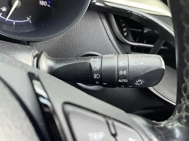 トヨタ Ｃ－ＨＲ G 愛知県 2017(平29)年 8.7万km メタルストリームM TRDフルエアロ車/・イクリプスメモリーナビ/・フルセグテレビ/・CD/DVD再生機能/・ミュージックサーバー(SD録音)/・Bluetooth/USB接続機能/・バックカメラ/・ETC/・ドライブレコーダー/・合成皮革シート/・シートヒーター(運転席・助手席）/・純正18インチアルミホイール/・純正LEDヘッドライト/・オートマチックハイビーム/・衝突軽減ブレーキ/・レーンキープアシスト/・ブラインドスポットモニター/・電動パーキングブレーキ/・ブレーキホールド/・アダプティブクルーズコントロール/・TRDプッシュスタート/・カーメイトドリンクホルダー