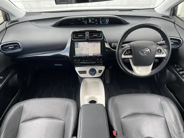 トヨタ プリウス A プレミアム　ツーリングセレ 福岡県 2016(平28)年 9.1万km ホワイトパールクリスタルシャイン モデリスタエアロ(フロント/サイド/リヤ)/純正9インチメモリナビ【DSZT-YC4T】/　(AM/FM/CD/DVD/Bluetooth/フルセグTV)/バックカメラ/トヨタセーフティセンス/・プリクラッシュセーフティ/・レーダークルーズコントロール/・レーンディパーチャーアラート/・オートマッチックハイビーム/ブラインドスポットモニター/シンプルインテリジェントパーキングアシスト/ヘッドアップディスプレイ/横滑り防止/ドライブモードセレクト/純正ビルトインETC/黒レザーシート/革巻きステアリング/ステアリングスイッチ/パワーシート(D)/シートヒーター(D/N)/純正フロアマット/ナノイー/100V電源/ISOFIX/スペアキー×1/保証書/取扱説明書/ナビ取扱説明書