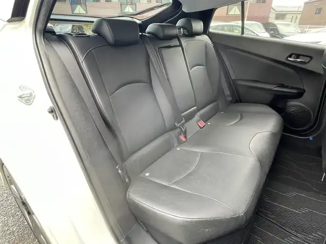 トヨタ プリウス A プレミアム　ツーリングセレ 福岡県 2016(平28)年 9.1万km ホワイトパールクリスタルシャイン モデリスタエアロ(フロント/サイド/リヤ)/純正9インチメモリナビ【DSZT-YC4T】/　(AM/FM/CD/DVD/Bluetooth/フルセグTV)/バックカメラ/トヨタセーフティセンス/・プリクラッシュセーフティ/・レーダークルーズコントロール/・レーンディパーチャーアラート/・オートマッチックハイビーム/ブラインドスポットモニター/シンプルインテリジェントパーキングアシスト/ヘッドアップディスプレイ/横滑り防止/ドライブモードセレクト/純正ビルトインETC/黒レザーシート/革巻きステアリング/ステアリングスイッチ/パワーシート(D)/シートヒーター(D/N)/純正フロアマット/ナノイー/100V電源/ISOFIX/スペアキー×1/保証書/取扱説明書/ナビ取扱説明書