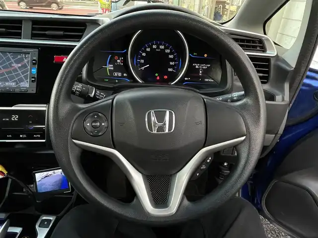 ホンダ フィット ハイブリット Fパッケージ 大分県 2016(平28)年 10.9万km ブリリアントスポーティブルーメタリック2トーン 〇純正メモリーナビ（VXM-164CSi）/　CD/DVD/BT/ワンセグ/ラジオ/〇バックカメラ/〇社外サイドカメラ/〇ETC/〇スマートキー/〇エンジンプッシュスタート/〇ステアリングスイッチ/〇ウインカーミラー/〇フロアマット/〇ドアバイザー/〇プライバシーガラス/〇ヘッドライトレベライザー/〇取扱説明書/〇スペアキー