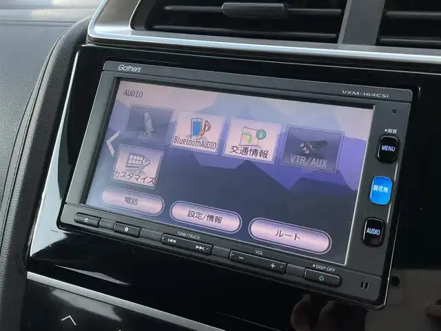 ホンダ フィット ハイブリット Fパッケージ 大分県 2016(平28)年 10.9万km ブリリアントスポーティブルーメタリック2トーン 〇純正メモリーナビ（VXM-164CSi）/　CD/DVD/BT/ワンセグ/ラジオ/〇バックカメラ/〇社外サイドカメラ/〇ETC/〇スマートキー/〇エンジンプッシュスタート/〇ステアリングスイッチ/〇ウインカーミラー/〇フロアマット/〇ドアバイザー/〇プライバシーガラス/〇ヘッドライトレベライザー/〇取扱説明書/〇スペアキー