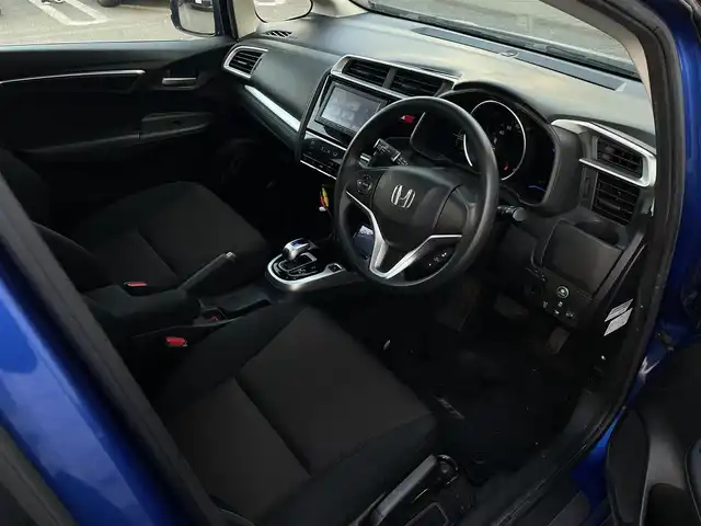 ホンダ フィット ハイブリット Fパッケージ 大分県 2016(平28)年 10.9万km ブリリアントスポーティブルーメタリック2トーン 〇純正メモリーナビ（VXM-164CSi）/　CD/DVD/BT/ワンセグ/ラジオ/〇バックカメラ/〇社外サイドカメラ/〇ETC/〇スマートキー/〇エンジンプッシュスタート/〇ステアリングスイッチ/〇ウインカーミラー/〇フロアマット/〇ドアバイザー/〇プライバシーガラス/〇ヘッドライトレベライザー/〇取扱説明書/〇スペアキー