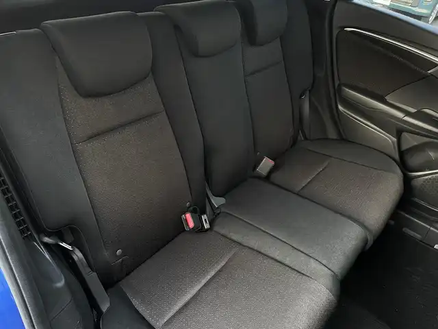 ホンダ フィット ハイブリット Fパッケージ 大分県 2016(平28)年 10.9万km ブリリアントスポーティブルーメタリック2トーン 〇純正メモリーナビ（VXM-164CSi）/　CD/DVD/BT/ワンセグ/ラジオ/〇バックカメラ/〇社外サイドカメラ/〇ETC/〇スマートキー/〇エンジンプッシュスタート/〇ステアリングスイッチ/〇ウインカーミラー/〇フロアマット/〇ドアバイザー/〇プライバシーガラス/〇ヘッドライトレベライザー/〇取扱説明書/〇スペアキー