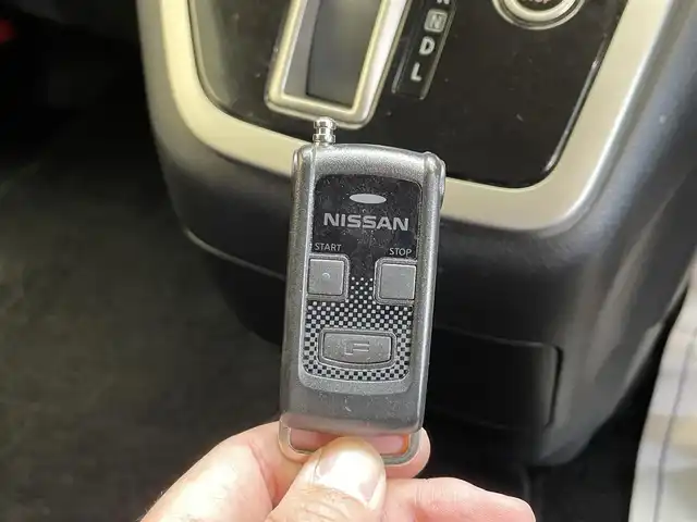 日産 セレナ ハイウェイスターVセレクションⅡ 岩手県 2018(平30)年 5.5万km ブリリアントホワイトパール ワンオーナー/４WD/ハンズフリーオートスライドドア/エマージェンシーブレーキ/車線逸脱警報/クルーズコントロール/オートハイビーム/横滑り防止装置/アイドリングストップ/リヤオートエアコン/ロールサンシェード/純正ナビ/ステアリングスイッチ/フルセグTV/バックカメラ/エンジンスターター/スペアキーあり/純正１５インチアルミホイール/純正フロアマット