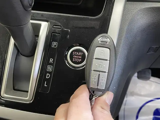 日産 セレナ ハイウェイスターVセレクションⅡ 岩手県 2018(平30)年 5.5万km ブリリアントホワイトパール ワンオーナー/４WD/ハンズフリーオートスライドドア/エマージェンシーブレーキ/車線逸脱警報/クルーズコントロール/オートハイビーム/横滑り防止装置/アイドリングストップ/リヤオートエアコン/ロールサンシェード/純正ナビ/ステアリングスイッチ/フルセグTV/バックカメラ/エンジンスターター/スペアキーあり/純正１５インチアルミホイール/純正フロアマット