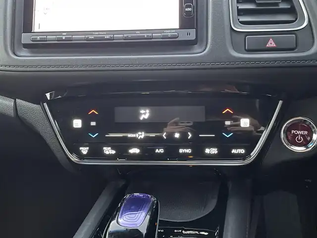 ホンダ ヴェゼル ハイブリッド Z ホンダセンシング 山梨県 2017(平29)年 7.9万km ミスティックグリーンパール ワンオーナー/純正ナビ/バックカメラ/フルセグTV/ホンダセンシング/レーダークルーズコントロール/レーンキープアシスト/衝突被害軽減ブレーキ/横滑り防止装置/コンフォートパッケージ/LEDオートライト/ハーフレザーシート/シートヒーター/社外AW18インチ/スマートキー/スペアキー/プッシュスタート/純正AWスタッドレスタイヤセット積込