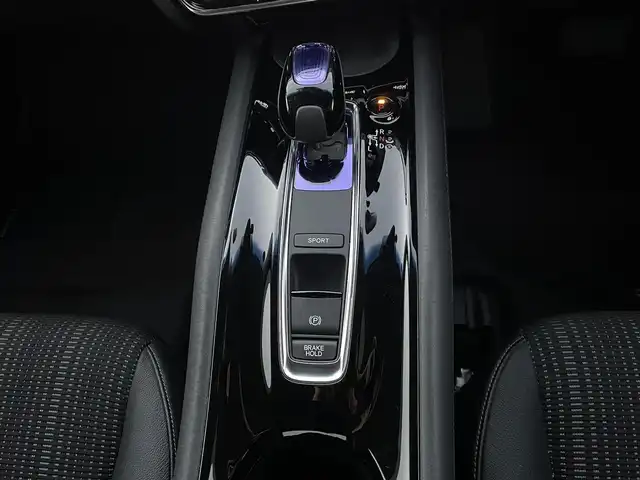 ホンダ ヴェゼル ハイブリッド Z ホンダセンシング 山梨県 2017(平29)年 7.9万km ミスティックグリーンパール ワンオーナー/純正ナビ/バックカメラ/フルセグTV/ホンダセンシング/レーダークルーズコントロール/レーンキープアシスト/衝突被害軽減ブレーキ/横滑り防止装置/コンフォートパッケージ/LEDオートライト/ハーフレザーシート/シートヒーター/社外AW18インチ/スマートキー/スペアキー/プッシュスタート/純正AWスタッドレスタイヤセット積込