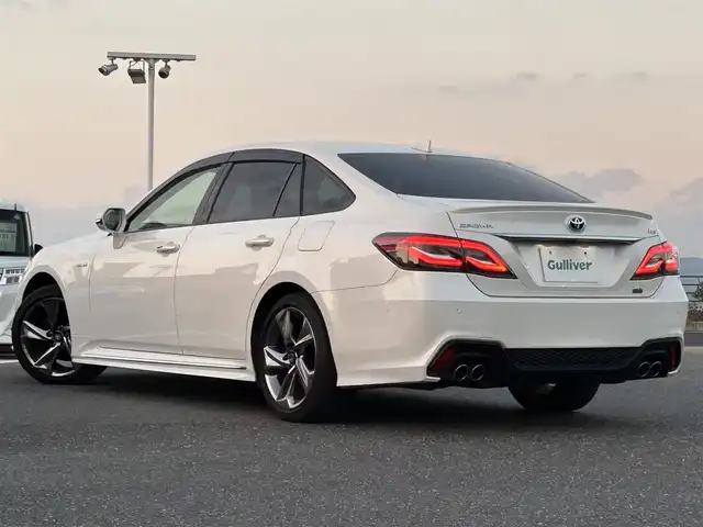 トヨタ クラウン ハイブリッド RS アドバンス 島根県 2018(平30)年 2.9万km ホワイトパールクリスタルシャイン 登録時走行距離28865km/取扱説明書/保証書/純正SDナビ/(Tconnect/フルセグテレビ/AM/FMラジオ/CD/DVD/USB/AUX/Bluetooth)/Toyota Safety Sense/・プリクラッシュセーフティ/・レーントレーシングアシスト/・レーダークルーズコントロール/・アダプティブハイビームシステム/ETC2.0/ドライブレコーダー/アラウンドビューモニター/ヘッドアップディスプレイ/18インチ純正アルミホイール/電動パーキングブレーキ/オートブレーキホールド/ブラインドスポットモニター/前席パワーシート/LEDヘッドライト/オートライト/フォグランプ/スマートキー/プッシュスタート/純正フロアマット/禁煙車