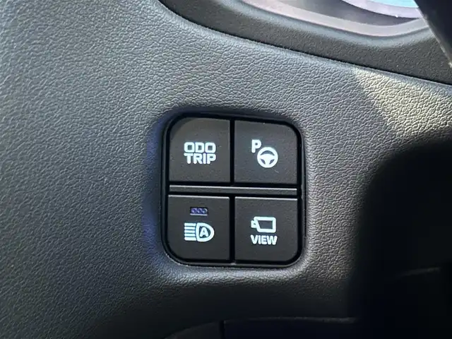 トヨタ クラウン ハイブリッド RS アドバンス 島根県 2018(平30)年 2.9万km ホワイトパールクリスタルシャイン 登録時走行距離28865km/取扱説明書/保証書/純正SDナビ/(Tconnect/フルセグテレビ/AM/FMラジオ/CD/DVD/USB/AUX/Bluetooth)/Toyota Safety Sense/・プリクラッシュセーフティ/・レーントレーシングアシスト/・レーダークルーズコントロール/・アダプティブハイビームシステム/ETC2.0/ドライブレコーダー/アラウンドビューモニター/ヘッドアップディスプレイ/18インチ純正アルミホイール/電動パーキングブレーキ/オートブレーキホールド/ブラインドスポットモニター/前席パワーシート/LEDヘッドライト/オートライト/フォグランプ/スマートキー/プッシュスタート/純正フロアマット/禁煙車