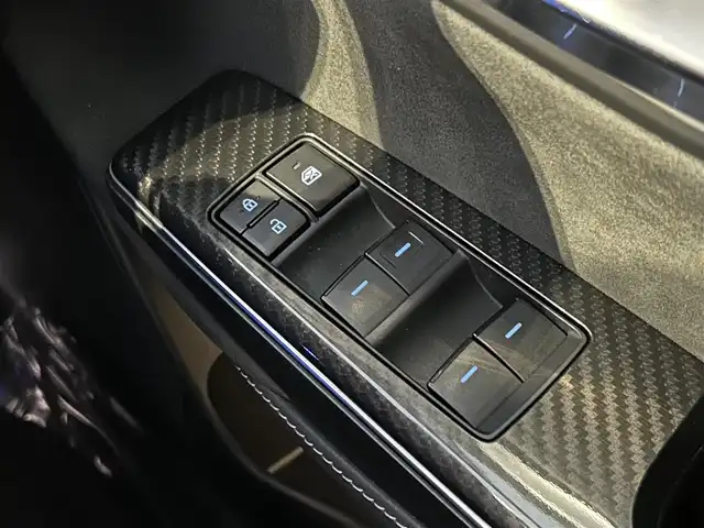 トヨタ クラウン ハイブリッド RS アドバンス 島根県 2018(平30)年 2.9万km ホワイトパールクリスタルシャイン 登録時走行距離28865km/取扱説明書/保証書/純正SDナビ/(Tconnect/フルセグテレビ/AM/FMラジオ/CD/DVD/USB/AUX/Bluetooth)/Toyota Safety Sense/・プリクラッシュセーフティ/・レーントレーシングアシスト/・レーダークルーズコントロール/・アダプティブハイビームシステム/ETC2.0/ドライブレコーダー/アラウンドビューモニター/ヘッドアップディスプレイ/18インチ純正アルミホイール/電動パーキングブレーキ/オートブレーキホールド/ブラインドスポットモニター/前席パワーシート/LEDヘッドライト/オートライト/フォグランプ/スマートキー/プッシュスタート/純正フロアマット/禁煙車