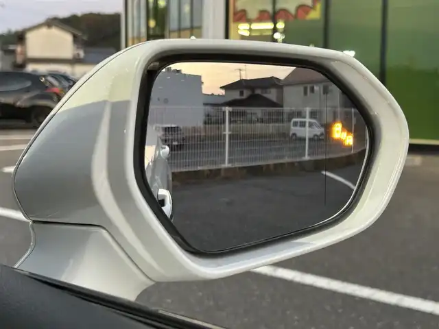 トヨタ クラウン ハイブリッド RS アドバンス 島根県 2018(平30)年 2.9万km ホワイトパールクリスタルシャイン 登録時走行距離28865km/取扱説明書/保証書/純正SDナビ/(Tconnect/フルセグテレビ/AM/FMラジオ/CD/DVD/USB/AUX/Bluetooth)/Toyota Safety Sense/・プリクラッシュセーフティ/・レーントレーシングアシスト/・レーダークルーズコントロール/・アダプティブハイビームシステム/ETC2.0/ドライブレコーダー/アラウンドビューモニター/ヘッドアップディスプレイ/18インチ純正アルミホイール/電動パーキングブレーキ/オートブレーキホールド/ブラインドスポットモニター/前席パワーシート/LEDヘッドライト/オートライト/フォグランプ/スマートキー/プッシュスタート/純正フロアマット/禁煙車