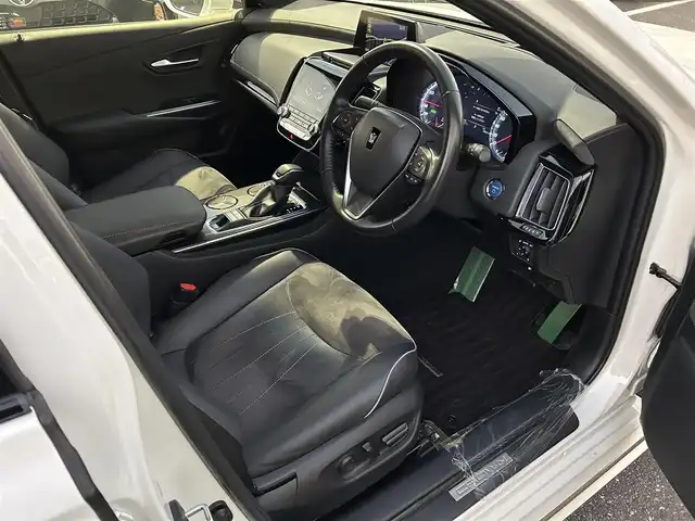 トヨタ クラウン ハイブリッド RS アドバンス 島根県 2018(平30)年 2.9万km ホワイトパールクリスタルシャイン 登録時走行距離28865km/取扱説明書/保証書/純正SDナビ/(Tconnect/フルセグテレビ/AM/FMラジオ/CD/DVD/USB/AUX/Bluetooth)/Toyota Safety Sense/・プリクラッシュセーフティ/・レーントレーシングアシスト/・レーダークルーズコントロール/・アダプティブハイビームシステム/ETC2.0/ドライブレコーダー/アラウンドビューモニター/ヘッドアップディスプレイ/18インチ純正アルミホイール/電動パーキングブレーキ/オートブレーキホールド/ブラインドスポットモニター/前席パワーシート/LEDヘッドライト/オートライト/フォグランプ/スマートキー/プッシュスタート/純正フロアマット/禁煙車