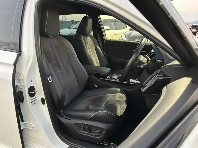 トヨタ クラウン ハイブリッド RS アドバンス 島根県 2018(平30)年 2.9万km ホワイトパールクリスタルシャイン 登録時走行距離28865km/取扱説明書/保証書/純正SDナビ/(Tconnect/フルセグテレビ/AM/FMラジオ/CD/DVD/USB/AUX/Bluetooth)/Toyota Safety Sense/・プリクラッシュセーフティ/・レーントレーシングアシスト/・レーダークルーズコントロール/・アダプティブハイビームシステム/ETC2.0/ドライブレコーダー/アラウンドビューモニター/ヘッドアップディスプレイ/18インチ純正アルミホイール/電動パーキングブレーキ/オートブレーキホールド/ブラインドスポットモニター/前席パワーシート/LEDヘッドライト/オートライト/フォグランプ/スマートキー/プッシュスタート/純正フロアマット/禁煙車