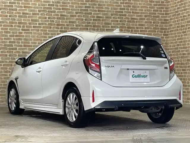 トヨタ アクア S 岩手県 2017(平29)年 4.8万km ライムホワイトパールクリスタルシャイン TRDエアロ　フロントスポイラー・サイドスカート・リヤバンパースポイラー・フロントバンパーガーニッシュ・フロントフェンダーガーニッシュ・テールゲートスポイラー/トヨタセーフティセンスC/プリクラッシュセーフティ/レーンディパーチャーアラート/オートマチックハイビーム/先行車発進告知機能/横滑り防止装置/純正ナビ/ステアリングスイッチ/フルセグTV/バックカメラ/ETC2.0/ドライブレコーダー/オートライト/ヘッドライトレベライザー/社外１５インチアルミホイール