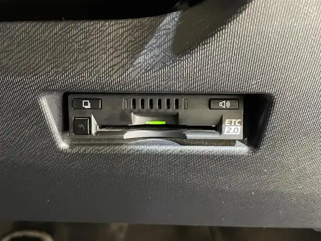 トヨタ アクア S 岩手県 2017(平29)年 4.8万km ライムホワイトパールクリスタルシャイン TRDエアロ　フロントスポイラー・サイドスカート・リヤバンパースポイラー・フロントバンパーガーニッシュ・フロントフェンダーガーニッシュ・テールゲートスポイラー/トヨタセーフティセンスC/プリクラッシュセーフティ/レーンディパーチャーアラート/オートマチックハイビーム/先行車発進告知機能/横滑り防止装置/純正ナビ/ステアリングスイッチ/フルセグTV/バックカメラ/ETC2.0/ドライブレコーダー/オートライト/ヘッドライトレベライザー/社外１５インチアルミホイール