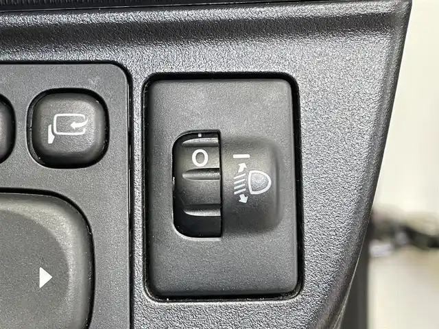 トヨタ アクア S 岩手県 2017(平29)年 4.8万km ライムホワイトパールクリスタルシャイン TRDエアロ　フロントスポイラー・サイドスカート・リヤバンパースポイラー・フロントバンパーガーニッシュ・フロントフェンダーガーニッシュ・テールゲートスポイラー/トヨタセーフティセンスC/プリクラッシュセーフティ/レーンディパーチャーアラート/オートマチックハイビーム/先行車発進告知機能/横滑り防止装置/純正ナビ/ステアリングスイッチ/フルセグTV/バックカメラ/ETC2.0/ドライブレコーダー/オートライト/ヘッドライトレベライザー/社外１５インチアルミホイール