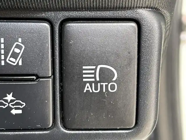 トヨタ アクア S 岩手県 2017(平29)年 4.8万km ライムホワイトパールクリスタルシャイン TRDエアロ　フロントスポイラー・サイドスカート・リヤバンパースポイラー・フロントバンパーガーニッシュ・フロントフェンダーガーニッシュ・テールゲートスポイラー/トヨタセーフティセンスC/プリクラッシュセーフティ/レーンディパーチャーアラート/オートマチックハイビーム/先行車発進告知機能/横滑り防止装置/純正ナビ/ステアリングスイッチ/フルセグTV/バックカメラ/ETC2.0/ドライブレコーダー/オートライト/ヘッドライトレベライザー/社外１５インチアルミホイール