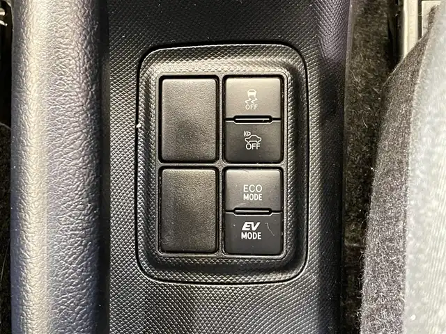 トヨタ アクア S 岩手県 2017(平29)年 4.8万km ライムホワイトパールクリスタルシャイン TRDエアロ　フロントスポイラー・サイドスカート・リヤバンパースポイラー・フロントバンパーガーニッシュ・フロントフェンダーガーニッシュ・テールゲートスポイラー/トヨタセーフティセンスC/プリクラッシュセーフティ/レーンディパーチャーアラート/オートマチックハイビーム/先行車発進告知機能/横滑り防止装置/純正ナビ/ステアリングスイッチ/フルセグTV/バックカメラ/ETC2.0/ドライブレコーダー/オートライト/ヘッドライトレベライザー/社外１５インチアルミホイール