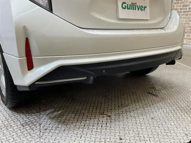 トヨタ アクア S 岩手県 2017(平29)年 4.8万km ライムホワイトパールクリスタルシャイン TRDエアロ　フロントスポイラー・サイドスカート・リヤバンパースポイラー・フロントバンパーガーニッシュ・フロントフェンダーガーニッシュ・テールゲートスポイラー/トヨタセーフティセンスC/プリクラッシュセーフティ/レーンディパーチャーアラート/オートマチックハイビーム/先行車発進告知機能/横滑り防止装置/純正ナビ/ステアリングスイッチ/フルセグTV/バックカメラ/ETC2.0/ドライブレコーダー/オートライト/ヘッドライトレベライザー/社外１５インチアルミホイール