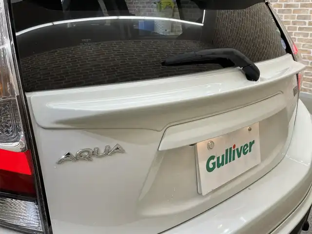 トヨタ アクア S 岩手県 2017(平29)年 4.8万km ライムホワイトパールクリスタルシャイン TRDエアロ　フロントスポイラー・サイドスカート・リヤバンパースポイラー・フロントバンパーガーニッシュ・フロントフェンダーガーニッシュ・テールゲートスポイラー/トヨタセーフティセンスC/プリクラッシュセーフティ/レーンディパーチャーアラート/オートマチックハイビーム/先行車発進告知機能/横滑り防止装置/純正ナビ/ステアリングスイッチ/フルセグTV/バックカメラ/ETC2.0/ドライブレコーダー/オートライト/ヘッドライトレベライザー/社外１５インチアルミホイール