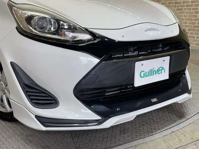 トヨタ アクア S 岩手県 2017(平29)年 4.8万km ライムホワイトパールクリスタルシャイン TRDエアロ　フロントスポイラー・サイドスカート・リヤバンパースポイラー・フロントバンパーガーニッシュ・フロントフェンダーガーニッシュ・テールゲートスポイラー/トヨタセーフティセンスC/プリクラッシュセーフティ/レーンディパーチャーアラート/オートマチックハイビーム/先行車発進告知機能/横滑り防止装置/純正ナビ/ステアリングスイッチ/フルセグTV/バックカメラ/ETC2.0/ドライブレコーダー/オートライト/ヘッドライトレベライザー/社外１５インチアルミホイール