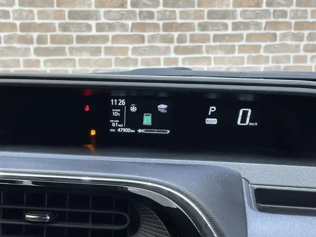 トヨタ アクア S 岩手県 2017(平29)年 4.8万km ライムホワイトパールクリスタルシャイン TRDエアロ　フロントスポイラー・サイドスカート・リヤバンパースポイラー・フロントバンパーガーニッシュ・フロントフェンダーガーニッシュ・テールゲートスポイラー/トヨタセーフティセンスC/プリクラッシュセーフティ/レーンディパーチャーアラート/オートマチックハイビーム/先行車発進告知機能/横滑り防止装置/純正ナビ/ステアリングスイッチ/フルセグTV/バックカメラ/ETC2.0/ドライブレコーダー/オートライト/ヘッドライトレベライザー/社外１５インチアルミホイール