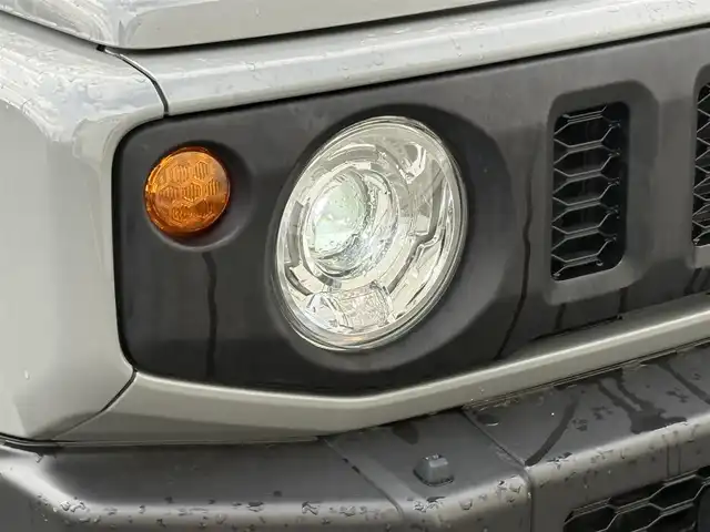 スズキ ジムニー XC 岩手県 2024(令6)年 2.2万km ミディアムグレー 禁煙車/4WD（切替）/前席シートヒーター/社外ナビ/→フルセグTV/Bluetooth/CD/FM/AM/バックドア/ステアリングスイッチ/横滑り防止装置/クルーズコントロール/リアコーナーセンサー/レーンキープアシスト/衝突軽減システム/ダウンヒルアシストコントロール/オートライト/LEDヘッドライト/フォグライト/〇プッシュスタート/〇電動格納ミラー/〇ウィンカーミラー/〇フロアマット/〇シガーソケット/〇スマートキー/スペアキー/前方ドライブレコーダー/ETC