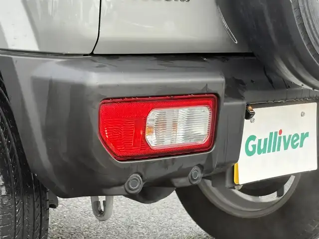 スズキ ジムニー XC 岩手県 2024(令6)年 2.2万km ミディアムグレー 禁煙車/4WD（切替）/前席シートヒーター/社外ナビ/→フルセグTV/Bluetooth/CD/FM/AM/バックドア/ステアリングスイッチ/横滑り防止装置/クルーズコントロール/リアコーナーセンサー/レーンキープアシスト/衝突軽減システム/ダウンヒルアシストコントロール/オートライト/LEDヘッドライト/フォグライト/〇プッシュスタート/〇電動格納ミラー/〇ウィンカーミラー/〇フロアマット/〇シガーソケット/〇スマートキー/スペアキー/前方ドライブレコーダー/ETC