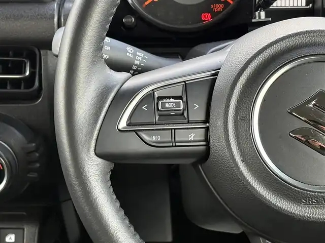 スズキ ジムニー XC 岩手県 2024(令6)年 2.2万km ミディアムグレー 禁煙車/4WD（切替）/前席シートヒーター/社外ナビ/→フルセグTV/Bluetooth/CD/FM/AM/バックドア/ステアリングスイッチ/横滑り防止装置/クルーズコントロール/リアコーナーセンサー/レーンキープアシスト/衝突軽減システム/ダウンヒルアシストコントロール/オートライト/LEDヘッドライト/フォグライト/〇プッシュスタート/〇電動格納ミラー/〇ウィンカーミラー/〇フロアマット/〇シガーソケット/〇スマートキー/スペアキー/前方ドライブレコーダー/ETC