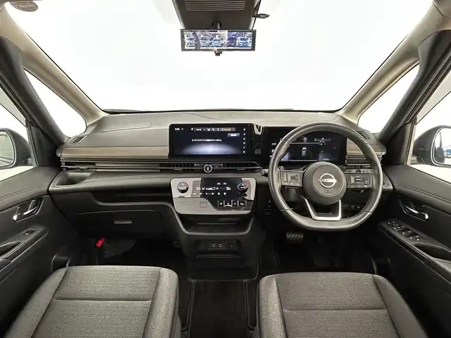 日産 セレナ ハイウェイスター V 大分県 2023(令5)年 0.7万km アズライトブルー 純正ディーラーナビ（16インチ）/全方位カメラ/プロパイロット/両側パワースライドドア/置くだけ充電/インテリジェントルームミラー/アラウンドビューモニター/オートブレーキホールド/パドルシフト/コーナーセンサー/純正アルミホイル16インチ/LEDヘッドライト/USB入力端子/タイプC入力端子/ビルトインETC