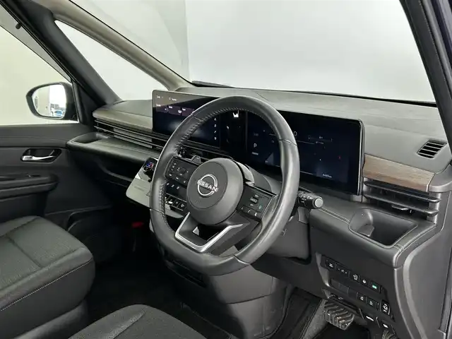 日産 セレナ ハイウェイスター V 大分県 2023(令5)年 0.7万km アズライトブルー 純正ディーラーナビ（16インチ）/全方位カメラ/プロパイロット/両側パワースライドドア/置くだけ充電/インテリジェントルームミラー/アラウンドビューモニター/オートブレーキホールド/パドルシフト/コーナーセンサー/純正アルミホイル16インチ/LEDヘッドライト/USB入力端子/タイプC入力端子/ビルトインETC