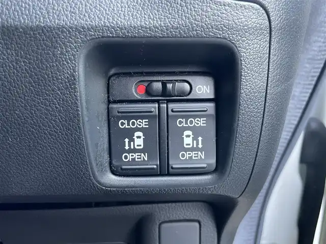 ホンダ Ｎ ＢＯＸ 2トーン カスタム G ターボLパッケージ 静岡県 2015(平27)年 9.6万km 白Ⅱ 純正ナビ　/・フルセグＴＶ　/・Ｂｌｕｅｔｏｏｔｈ接続　/・ＤＶＤ再生　/クルーズコントロール　/ＣＴＢＡ　/両側パワースライドドア　/プッシュスタート　/スマートキー　/スペアキー　/バックカメラ　/ＨＩＤオートライト/取扱説明書/保証書