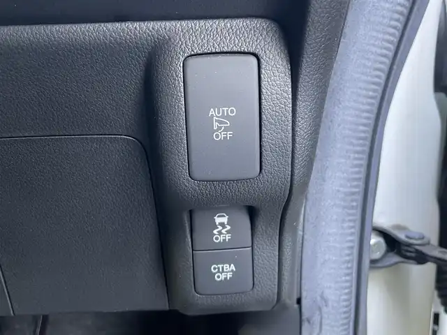 ホンダ Ｎ ＢＯＸ 2トーン カスタム G ターボLパッケージ 静岡県 2015(平27)年 9.6万km 白Ⅱ 純正ナビ　/・フルセグＴＶ　/・Ｂｌｕｅｔｏｏｔｈ接続　/・ＤＶＤ再生　/クルーズコントロール　/ＣＴＢＡ　/両側パワースライドドア　/プッシュスタート　/スマートキー　/スペアキー　/バックカメラ　/ＨＩＤオートライト/取扱説明書/保証書