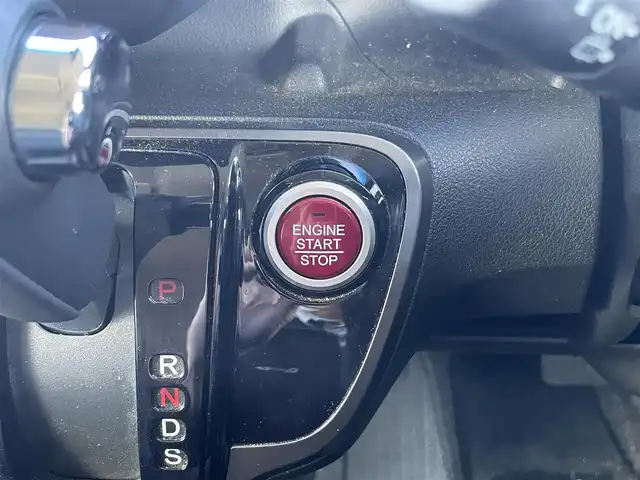 ホンダ Ｎ ＢＯＸ 2トーン カスタム G ターボLパッケージ 静岡県 2015(平27)年 9.6万km 白Ⅱ 純正ナビ　/・フルセグＴＶ　/・Ｂｌｕｅｔｏｏｔｈ接続　/・ＤＶＤ再生　/クルーズコントロール　/ＣＴＢＡ　/両側パワースライドドア　/プッシュスタート　/スマートキー　/スペアキー　/バックカメラ　/ＨＩＤオートライト/取扱説明書/保証書