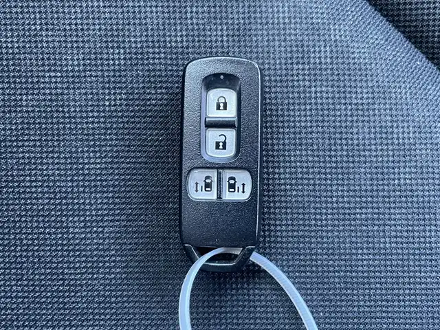 ホンダ Ｎ ＢＯＸ 2トーン カスタム G ターボLパッケージ 静岡県 2015(平27)年 9.6万km 白Ⅱ 純正ナビ　/・フルセグＴＶ　/・Ｂｌｕｅｔｏｏｔｈ接続　/・ＤＶＤ再生　/クルーズコントロール　/ＣＴＢＡ　/両側パワースライドドア　/プッシュスタート　/スマートキー　/スペアキー　/バックカメラ　/ＨＩＤオートライト/取扱説明書/保証書