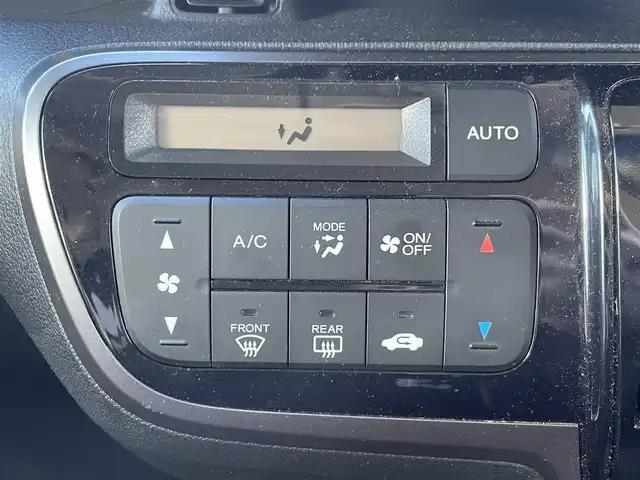 ホンダ Ｎ ＢＯＸ 2トーン カスタム G ターボLパッケージ 静岡県 2015(平27)年 9.6万km 白Ⅱ 純正ナビ　/・フルセグＴＶ　/・Ｂｌｕｅｔｏｏｔｈ接続　/・ＤＶＤ再生　/クルーズコントロール　/ＣＴＢＡ　/両側パワースライドドア　/プッシュスタート　/スマートキー　/スペアキー　/バックカメラ　/ＨＩＤオートライト/取扱説明書/保証書