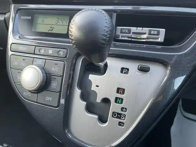 トヨタ ウィッシュ X エアロスポーツパッケージ 千葉県 2006(平18)年 11万km グレーM ・純正HDDナビ/・バックカメラ/・キセノンヘッドライト/.ETC/・純正１５インチ/・純正フロアマット/・リモコンキー/・スペアキー有