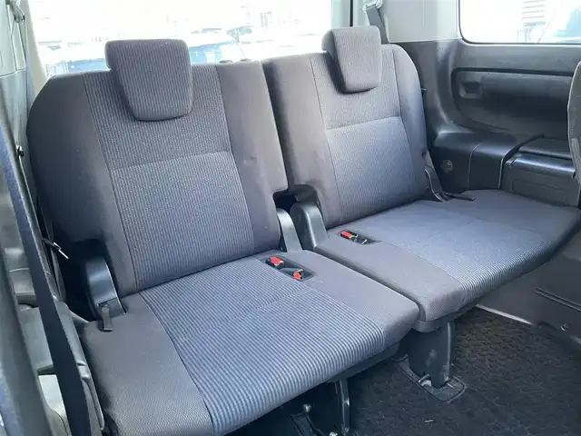 トヨタ ヴォクシー X 道央・札幌 2015(平27)年 12.1万km ブラッキッシュアゲハガラスフレーク (株)IDOMが運営する【じしゃロン札幌豊平店】の自社ローン対象車両になります。こちらは現金ご利用時の価格です。/自社ローンご希望の方は別途その旨お申付け下さい。/スマートキー/純正ナビ・TV/フリップダウンモニター/両側パワースライドドア/ETC/社外１５AW