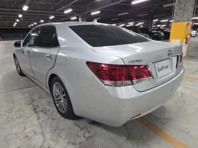 トヨタ クラウン マジェスタ Fバージョン 愛媛県 2014(平26)年 9.1万km シルバーM ムーンルーフ/純正8型ナビ/フルセグTV/バックカメラ/ビルトインETC/ドライブレコーダー/レーダークルーズコントロール/クリアランスソナー/バックソナー/LEDヘッドランプ/オートライト/本木製/革巻きコンビステアリング/ステアリングヒーター/ブラック革シート/シートヒーター/前席パワーシート/ベンチレーション/純正17インチアルミホイール/スマートキー/プッシュエンジンスタート/禁煙車