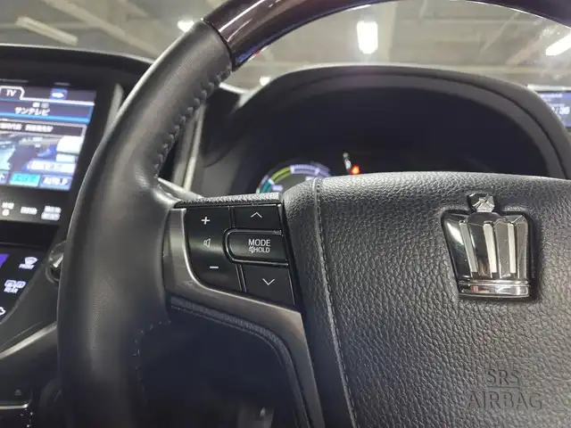 トヨタ クラウン マジェスタ Fバージョン 愛媛県 2014(平26)年 9.1万km シルバーM ムーンルーフ/純正8型ナビ/フルセグTV/バックカメラ/ビルトインETC/ドライブレコーダー/レーダークルーズコントロール/クリアランスソナー/バックソナー/LEDヘッドランプ/オートライト/本木製/革巻きコンビステアリング/ステアリングヒーター/ブラック革シート/シートヒーター/前席パワーシート/ベンチレーション/純正17インチアルミホイール/スマートキー/プッシュエンジンスタート/禁煙車