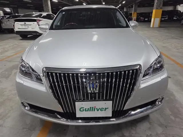 トヨタ クラウン マジェスタ Fバージョン 愛媛県 2014(平26)年 9.1万km シルバーM ムーンルーフ/純正8型ナビ/フルセグTV/バックカメラ/ビルトインETC/ドライブレコーダー/レーダークルーズコントロール/クリアランスソナー/バックソナー/LEDヘッドランプ/オートライト/本木製/革巻きコンビステアリング/ステアリングヒーター/ブラック革シート/シートヒーター/前席パワーシート/ベンチレーション/純正17インチアルミホイール/スマートキー/プッシュエンジンスタート/禁煙車