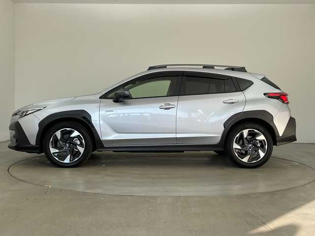 スバル クロストレック リミテッド 兵庫県 2024(令6)年 0.6万km アイスシルバーメタリック ・ワンオーナー車/・純正11.6インチナビ/TV/USB/Bluetooth/・全方位カメラ/・ETC2.0/・アイサイト/・プリクラッシュブレーキ/・レーンキープアシスト/・車線逸脱防止/・レーダークルーズコントロール/・先行車発進告知/・後退時ブレーキアシスト/・ドライバーモニタリングシステム/・後側方警戒支援システム/・ステアリング連動ヘッドランプ/・前席パワーシート/・前席シートヒーター/・ステアリングヒーター/・ステアリングスイッチ/・社外前後ドライブレコーダー/・スマートキー/・ルーフレール/・純正18インチアルミホイール/・LEDヘッドライト/・フォグランプ/・オートライト