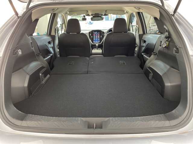 スバル クロストレック リミテッド 兵庫県 2024(令6)年 0.6万km アイスシルバーメタリック ・ワンオーナー車/・純正11.6インチナビ/TV/USB/Bluetooth/・全方位カメラ/・ETC2.0/・アイサイト/・プリクラッシュブレーキ/・レーンキープアシスト/・車線逸脱防止/・レーダークルーズコントロール/・先行車発進告知/・後退時ブレーキアシスト/・ドライバーモニタリングシステム/・後側方警戒支援システム/・ステアリング連動ヘッドランプ/・前席パワーシート/・前席シートヒーター/・ステアリングヒーター/・ステアリングスイッチ/・社外前後ドライブレコーダー/・スマートキー/・ルーフレール/・純正18インチアルミホイール/・LEDヘッドライト/・フォグランプ/・オートライト