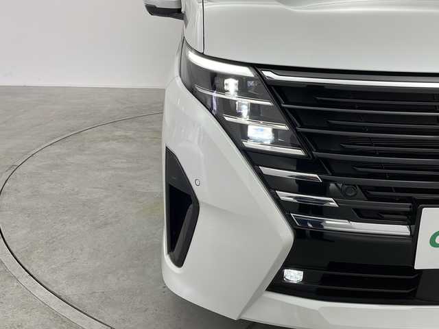 日産 セレナ ハイウェイスター V 群馬県 2024(令6)年 0.2万km プリズムホワイト 純正１２．３型ナビ　純正１１型後席モニター　電子ミラー　ワイヤレス充電器　プロパイロット　純正ドラレコ　全周囲カメラ　ビルトインＥＴＣ２．０　パドルシフト　両側電動スライドドア　シートヒーター　禁煙車