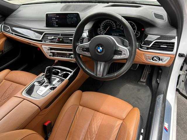 ＢＭＷ ７４０ｉ Mスポーツ 埼玉県 2017(平29)年 5万km ミネラルホワイト 茶革/前席ベンチレーションシート/前後席シートヒーター/前席マッサージシート/サンルーフ/ソフトクローズドア/ＬＥＤレーザーヘッドライト/オートトランク/全方位カメラ/アダプティブクルーズコントロール