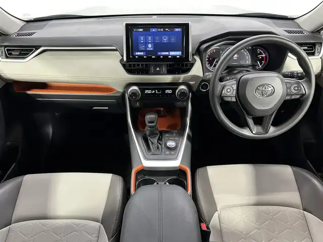 トヨタ ＲＡＶ４ アドベンチャー 大阪府 2019(令1)年 1.3万km アッシュグレーメタリック/アーバンカーキ 純正9incナビ(フルセグ/DVD再生/Bluetooth) バックカメラ ETC 革シート パワーシート 衝突軽減 レーダークルコン クリアランスソナー トヨタセーフティセンス ドラレコ ４WD