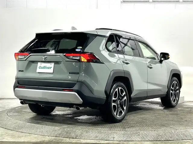 トヨタ ＲＡＶ４ アドベンチャー 大阪府 2019(令1)年 1.3万km アッシュグレーメタリック/アーバンカーキ 純正9incナビ(フルセグ/DVD再生/Bluetooth) バックカメラ ETC 革シート パワーシート 衝突軽減 レーダークルコン クリアランスソナー トヨタセーフティセンス ドラレコ ４WD