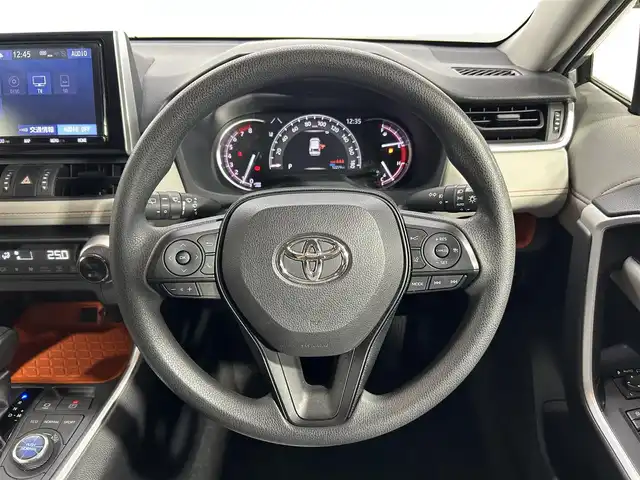 トヨタ ＲＡＶ４ アドベンチャー 大阪府 2019(令1)年 1.3万km アッシュグレーメタリック/アーバンカーキ 純正9incナビ(フルセグ/DVD再生/Bluetooth) バックカメラ ETC 革シート パワーシート 衝突軽減 レーダークルコン クリアランスソナー トヨタセーフティセンス ドラレコ ４WD